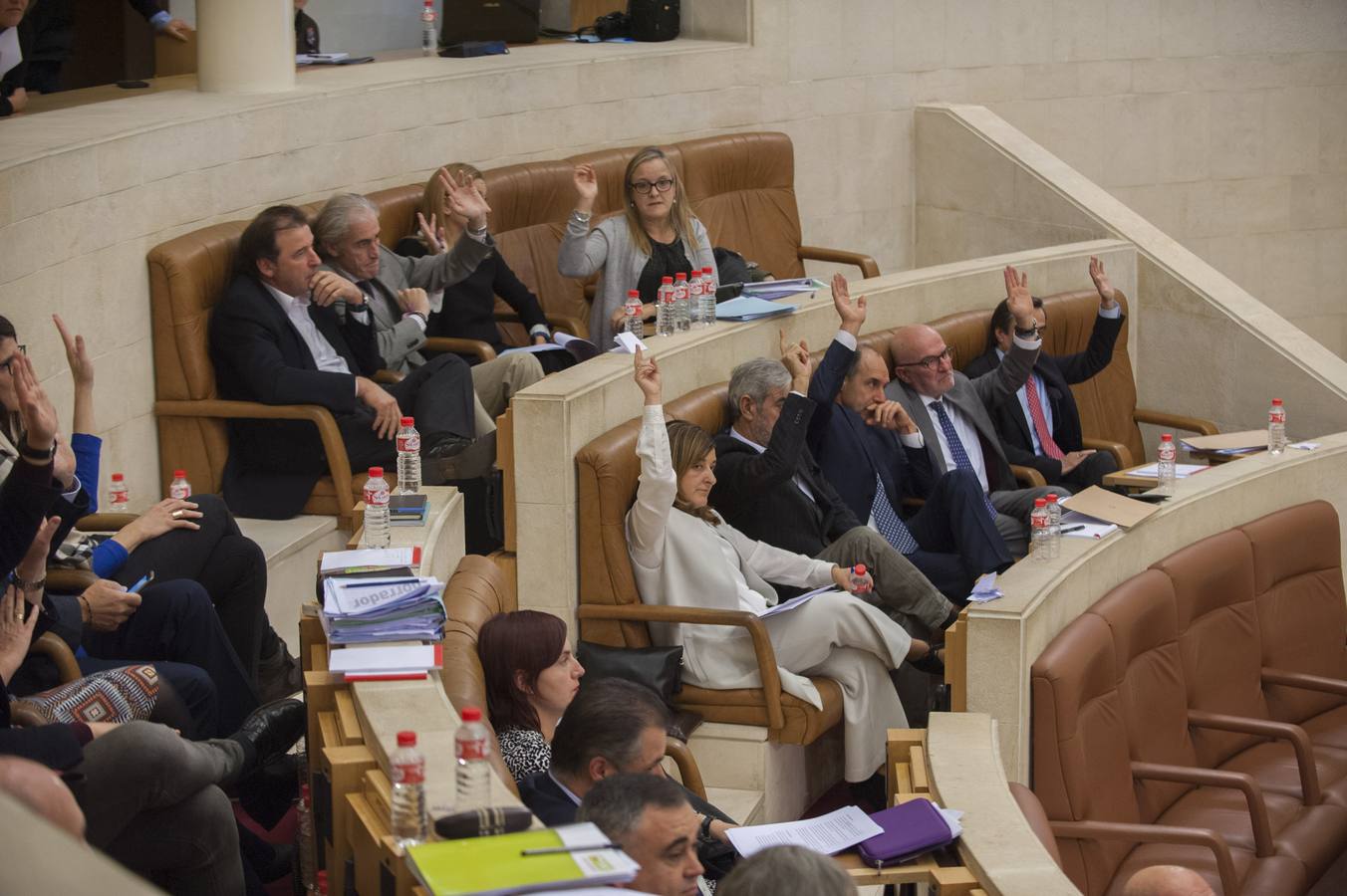 PRC y PSOE logran, con el apoyo de Juan Ramón Carrancio, sortear el primer escollo de las cuentas regionales para 2018 en un debate con el «transfuguimo» muy presente