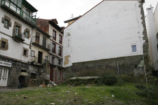 Imagen del solar donde se pretende construir nuevas viviendas sociales. 
