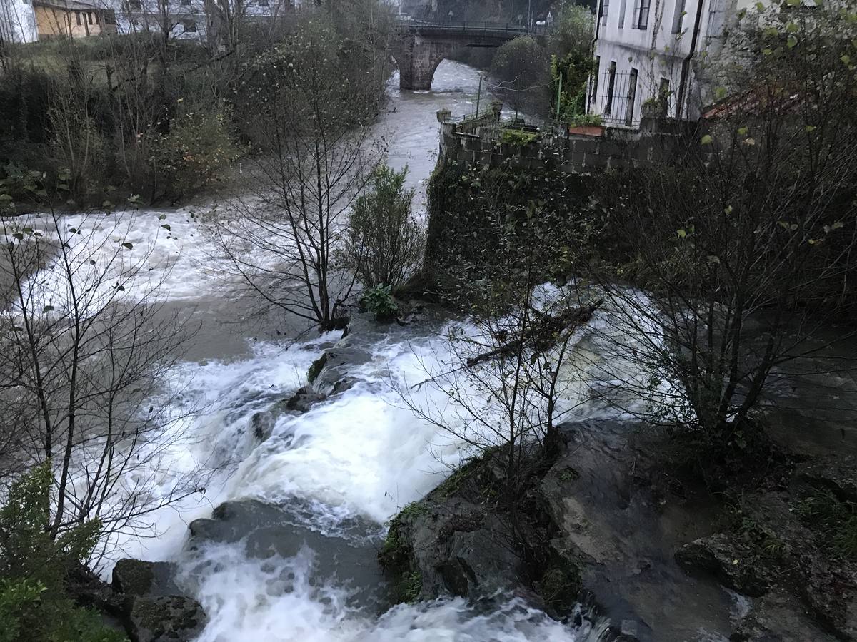 La primera gran nevada de la temporada cubre Cantabria