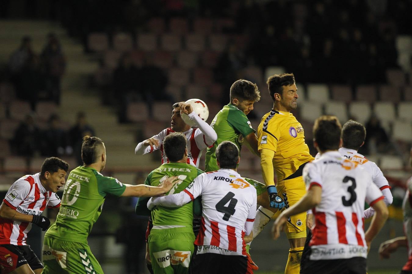 El Racing pierde en Logroño (2-1)