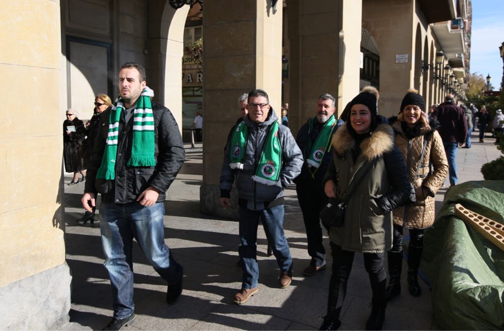 Los seguidores verdiblancos realizan uno de los mayores desplazamientos de la temporada para apoyar al club cántabro.