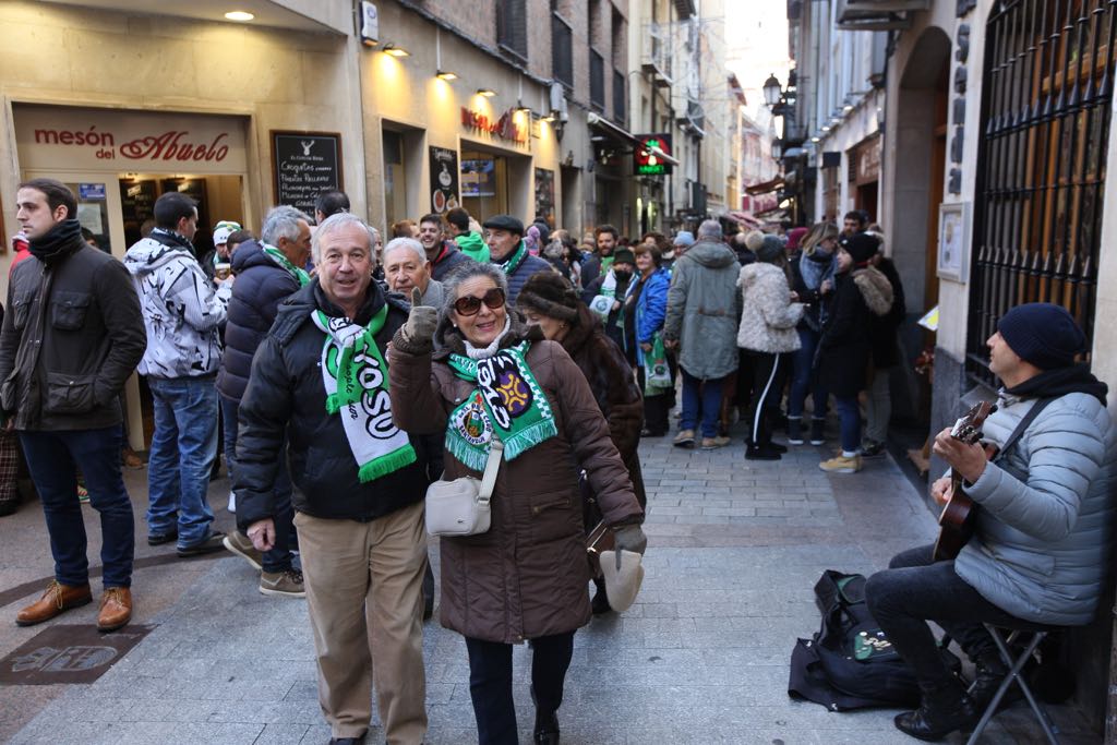 Los seguidores verdiblancos realizan uno de los mayores desplazamientos de la temporada para apoyar al club cántabro.