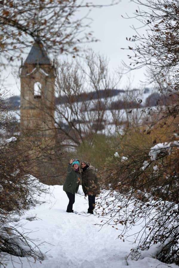 La nieve ha dejado bellas estampas en Campoo