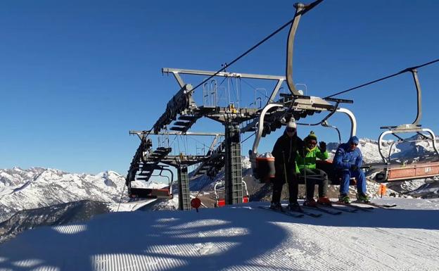 Cerler y Formigal han dado la bienvenida a la temporada este martes