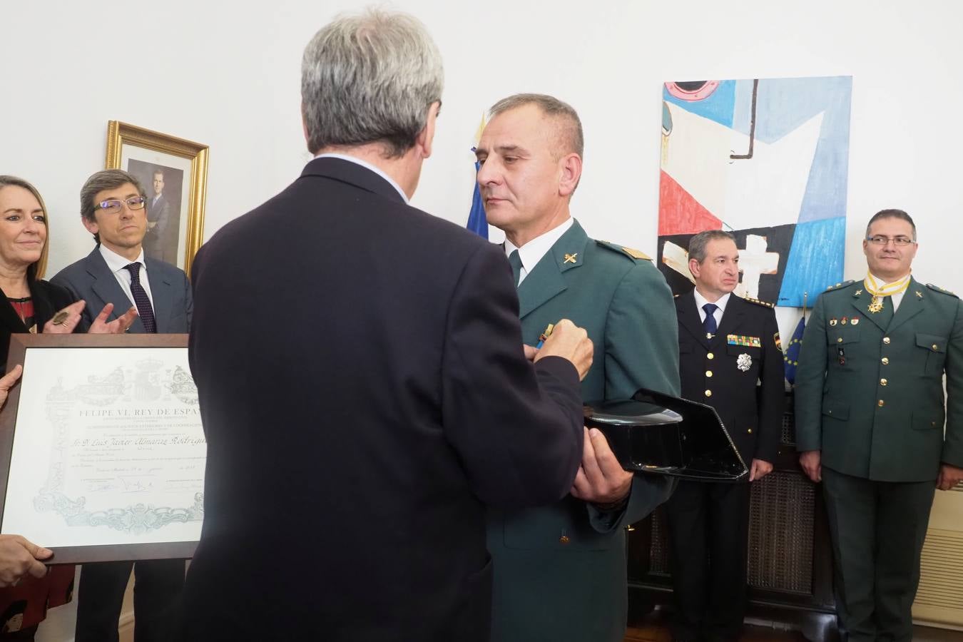 Imposición de medallas de la Orden del Mérito Civil a policías nacionales y guardias civiles