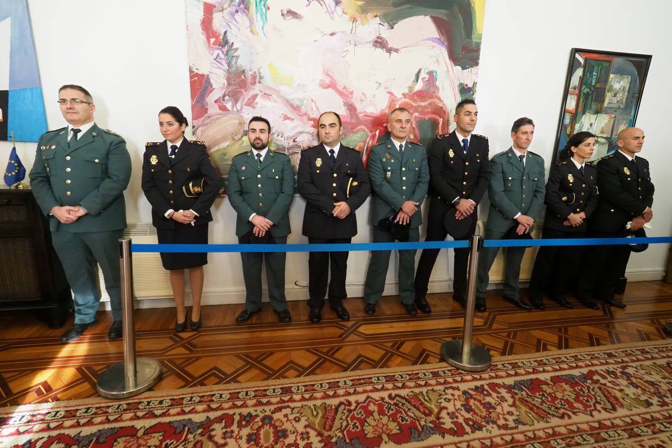 Imposición de medallas de la Orden del Mérito Civil a policías nacionales y guardias civiles