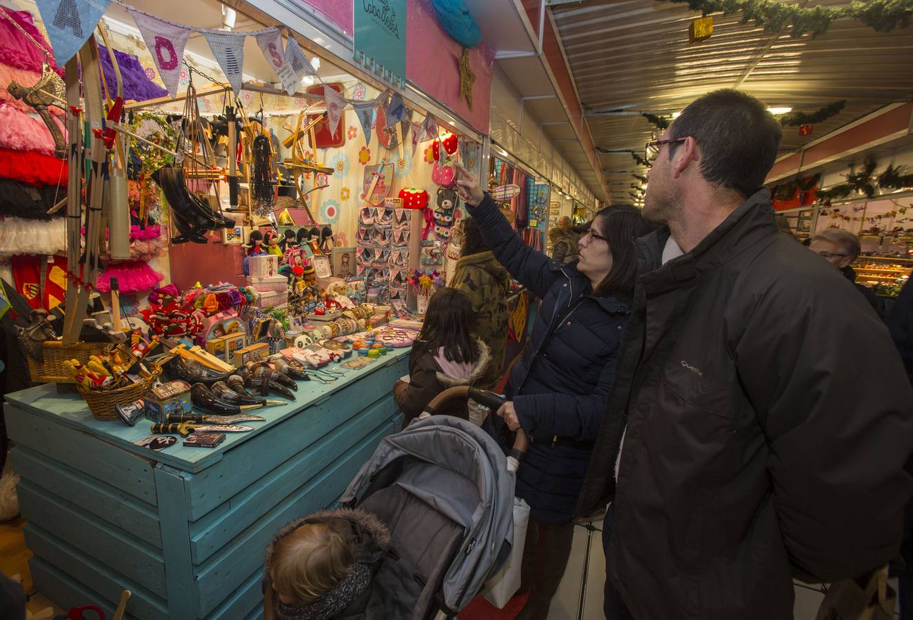 Más de 70 puestos forman parte del mercadillo navideño de Santander