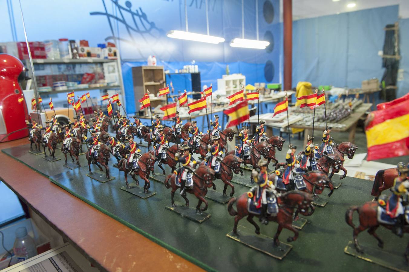 El santoñés, Miguel García Sedano, está creando más de 2000 figuras de los ejércitos de la época napelónica para una exposición en el Fuerte de San Martín 