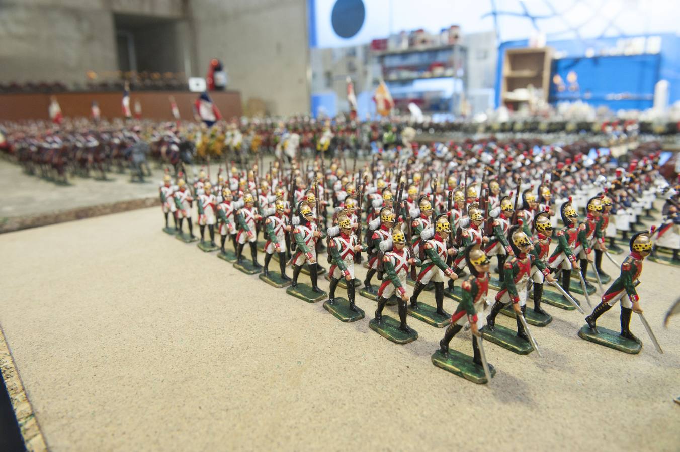 El santoñés, Miguel García Sedano, está creando más de 2000 figuras de los ejércitos de la época napelónica para una exposición en el Fuerte de San Martín 