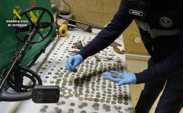 Monedas recuperadas por la Guardia Civil.