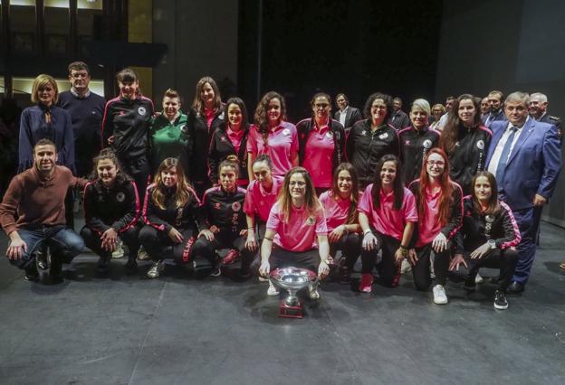 El Vimenor femenino recoge la distinción por su ascenso a Segunda División en la temporada de su fundación.