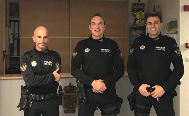 Tres policías de Noja, distinguidos por el rescate de un menor francés caído en un acantilado