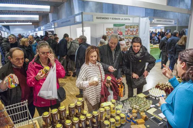 La Feria del Producto de Cantabria cerró ayer sus puertas en el Palacio de Exposiciones con otra jornada marcada por la masiva asistencia de público y ventas.