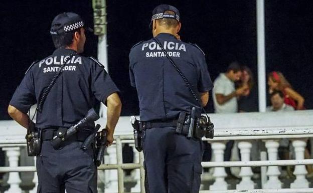 Los futuros policías locales de Santander deben conocer la Constitución, saber nadar y tener buena salud