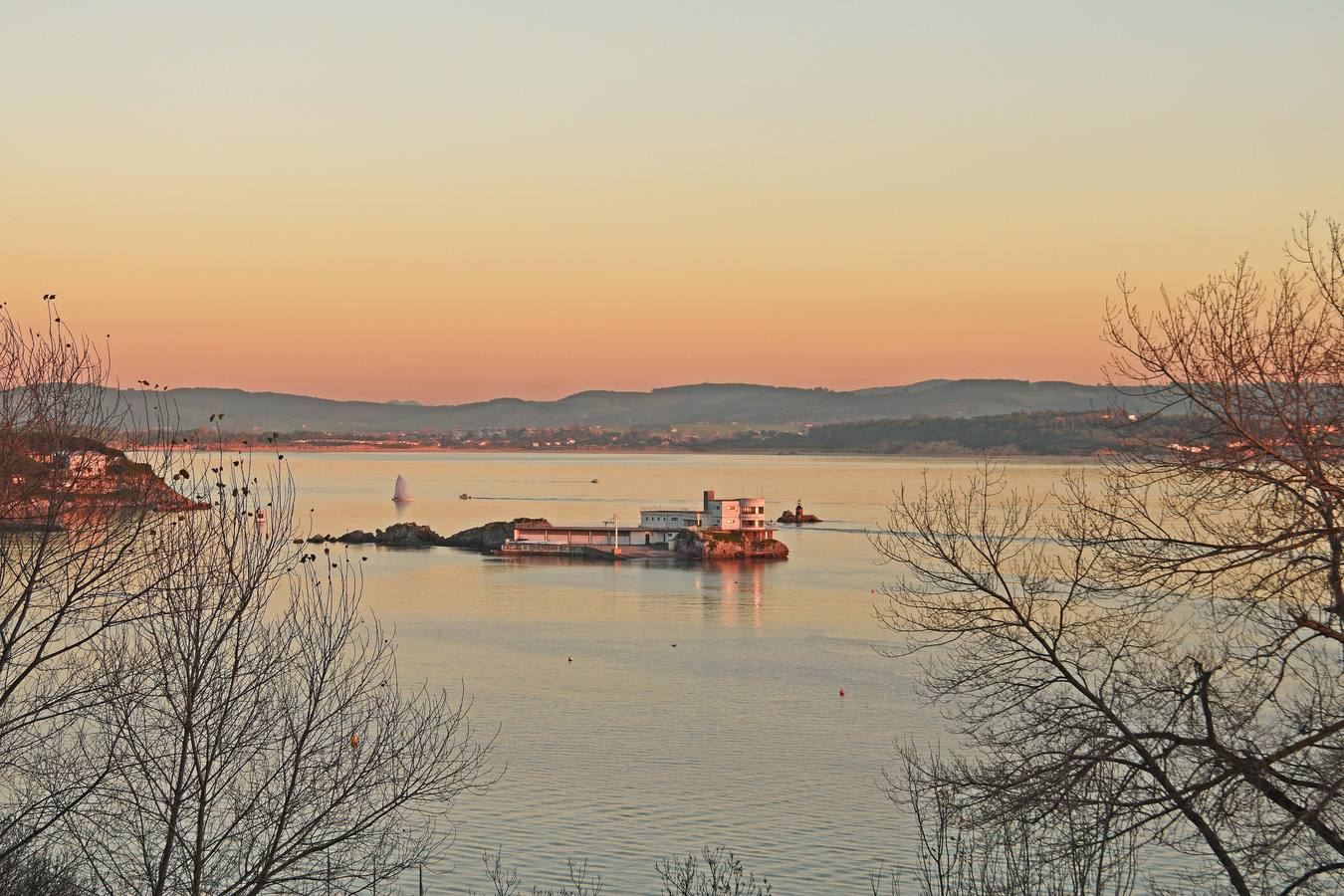El otoño transforma la imagen de Santander y su bahía, que brillan con luz propia en esta época del año.