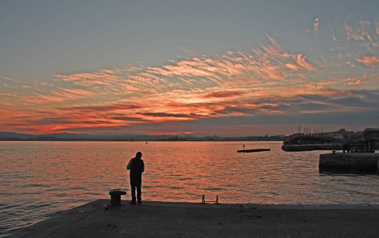 El otoño transforma la imagen de Santander y su bahía, que brillan con luz propia en esta época del año.