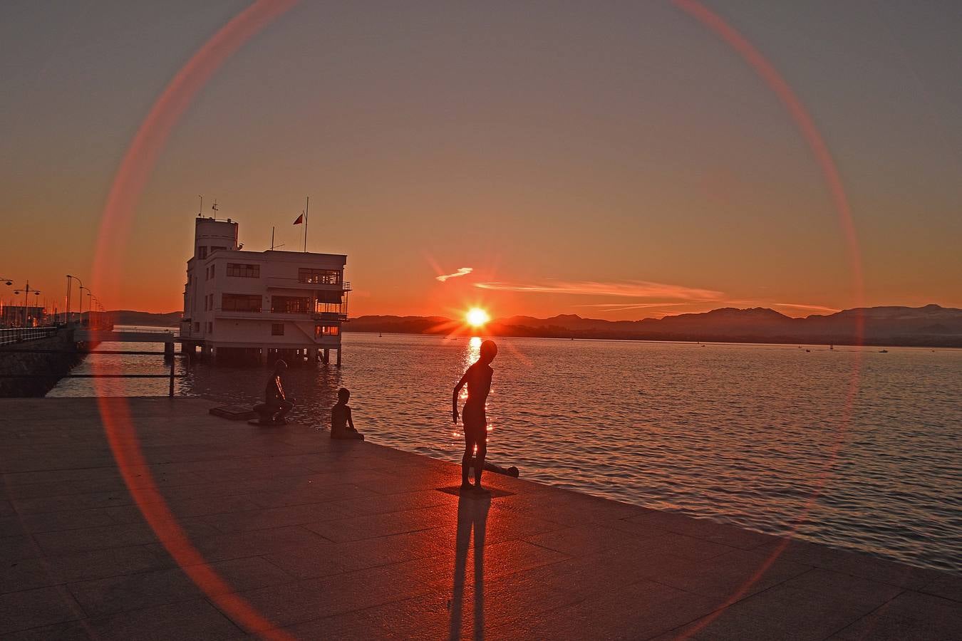 El otoño transforma la imagen de Santander y su bahía, que brillan con luz propia en esta época del año.