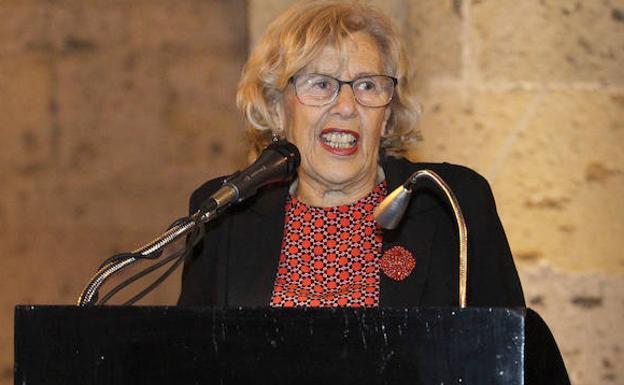 Carmena da un discurso. 