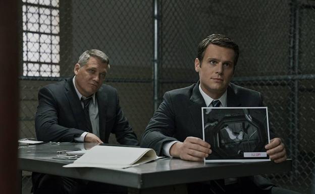 Holt McCallany y Jonathan Groff en 'Mindhunter' (2017).