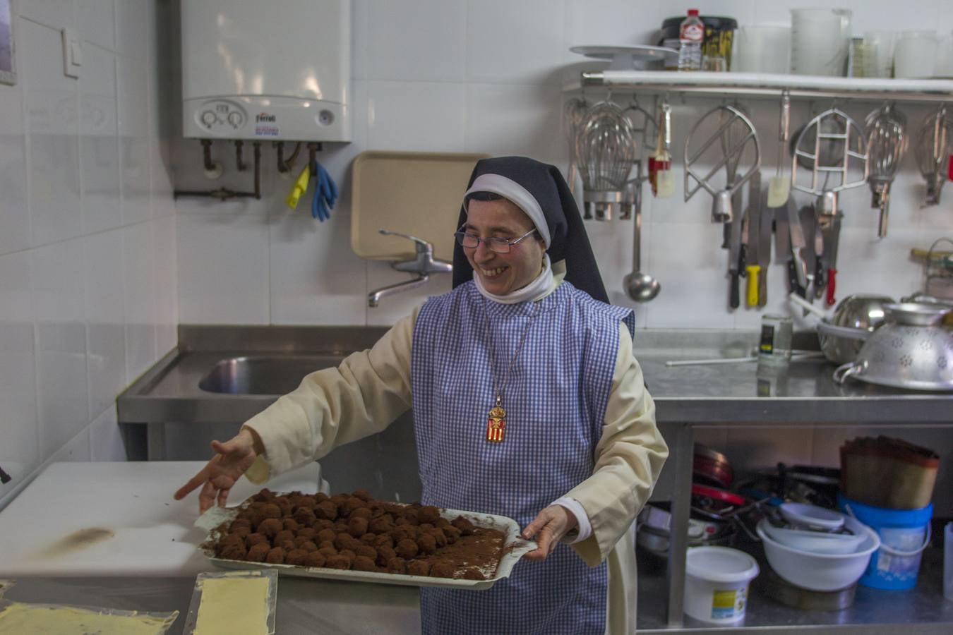 Monjas de clausura descubren los secretos de su repostería