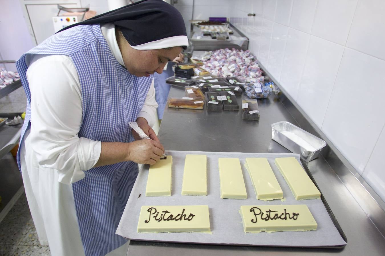 Monjas de clausura descubren los secretos de su repostería