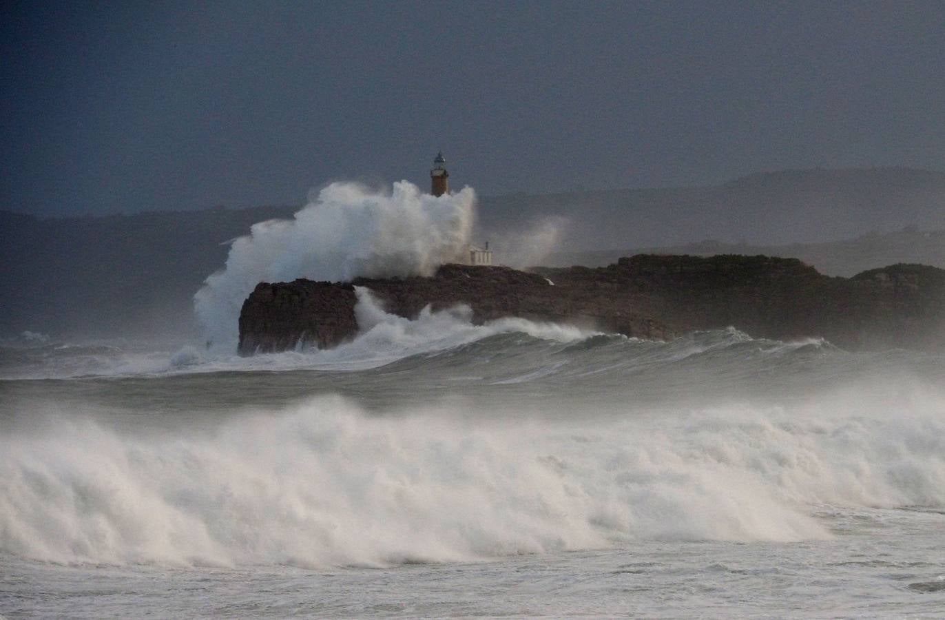 Un reguero de incidencias por el temporal de viento &#039;Bruno&#039; en Cantabria