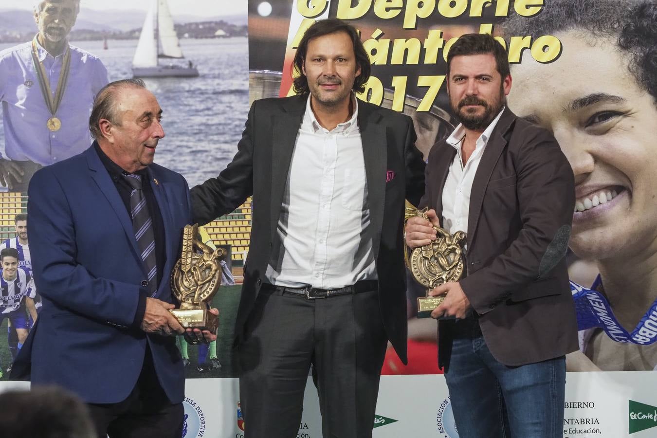 La Gala del Deporte Cántabro ha reunido, en su 24 edición, a ocho medallas de oro olímpico. En esta ocasión, el jurado formado por miembros de la Asociación de Prensa Deportiva ha elegido, entre otros, a la jugadora de baloncesto Laura Nicholls como mejor deportista internacional y al regatista Fernando Echávarri como mejor deportista nacional.