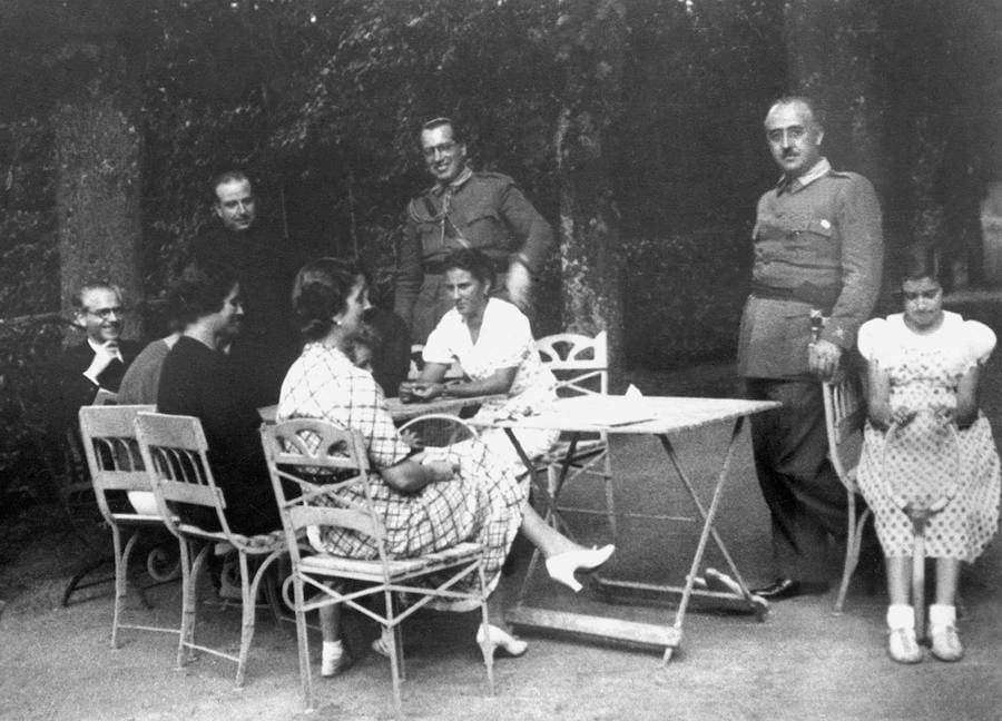 La familia de Francisco Franco en una imagen de 1937.