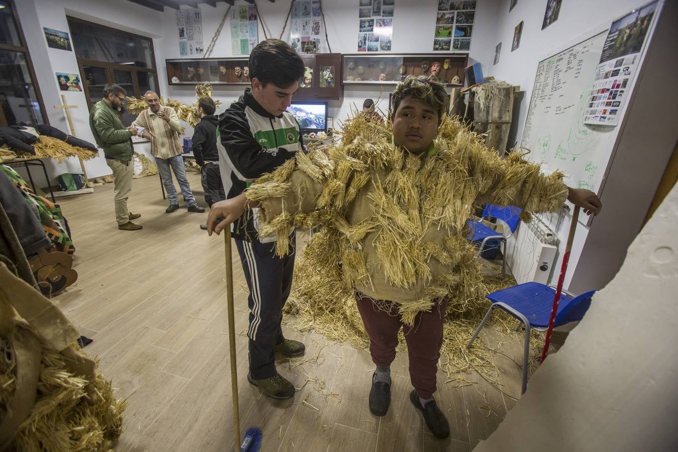 El oso y los zarramacos son los personajes fundamentales de una fiesta que simboliza la victoria sobre el mal y el arranque de un nuevo ciclo