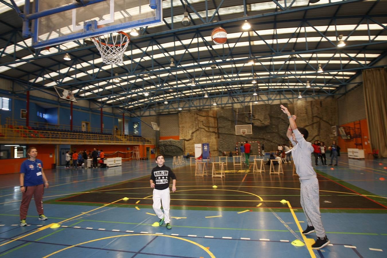 Una fiesta del baloncesto con fines solidarios, organizada por el SOAM y la Casa de los Muchachos de la Fundación Amigó en Torrelavega, con el objetivo de transformar el futuro de cientos de niños y jóvenes en situación de vulnerabilidad en la República Dominicana y Colombia.