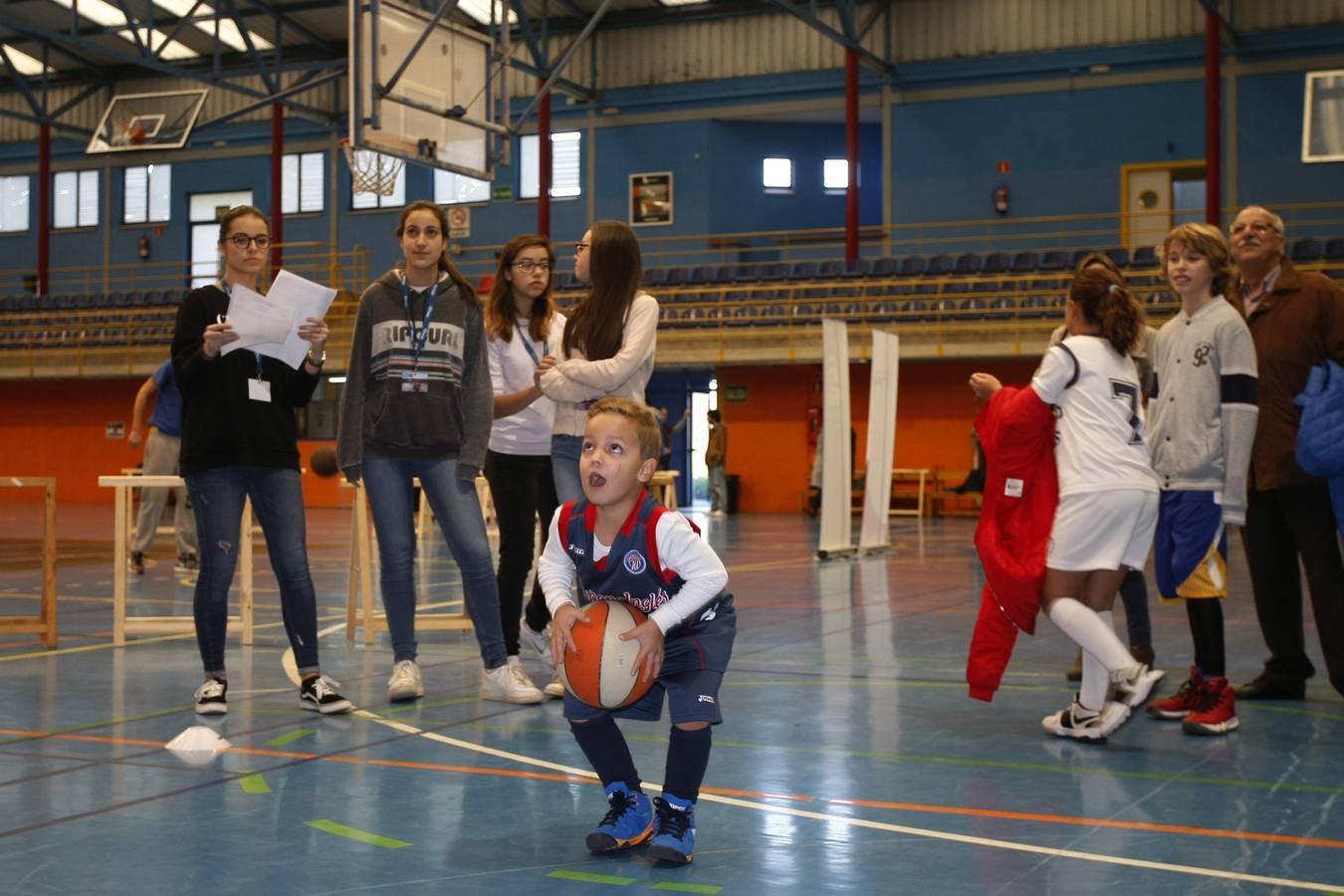 Una fiesta del baloncesto con fines solidarios, organizada por el SOAM y la Casa de los Muchachos de la Fundación Amigó en Torrelavega, con el objetivo de transformar el futuro de cientos de niños y jóvenes en situación de vulnerabilidad en la República Dominicana y Colombia.