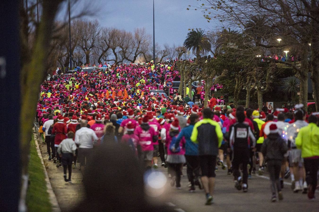 Unos 5.000 atletas se dan cita en una San Silvestre santanderina marcada por el fuerte viento. Diego Cuadrado y Aroa Laguna se imponen en una edición “dura” por las condiciones climatológicas