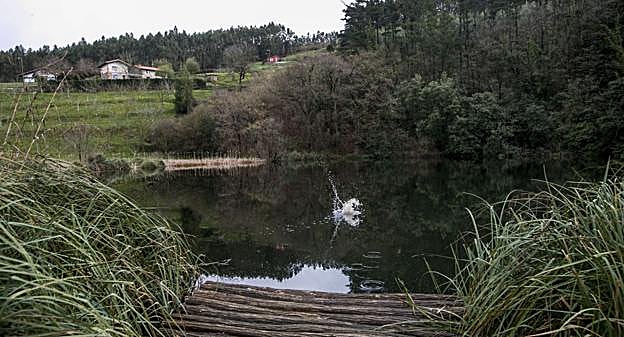 El Pozo Tremeo es el único lago natural de la franja costera cántabra. 