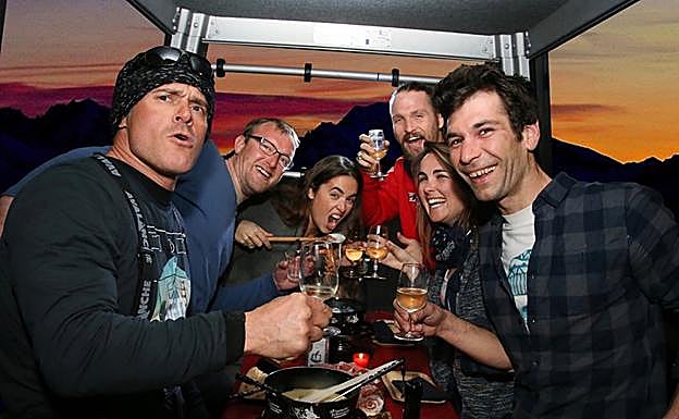 Las fondues que ofrecen las estaciones helvéticas en los telecabinas son cada vez más populares