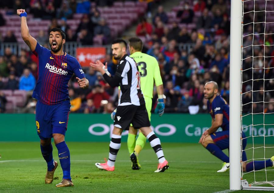 Los goles de Messi, Luis Suárez y Paulinho le dan otro triunfo al líder en su primer encuentro liguero de 2018.