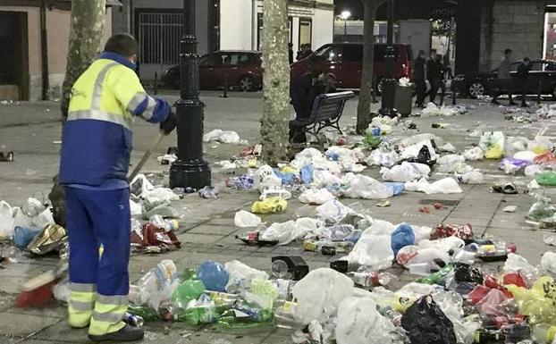 Vecinos del Ensanche denuncian que sus calles son «vertederos inmundos»