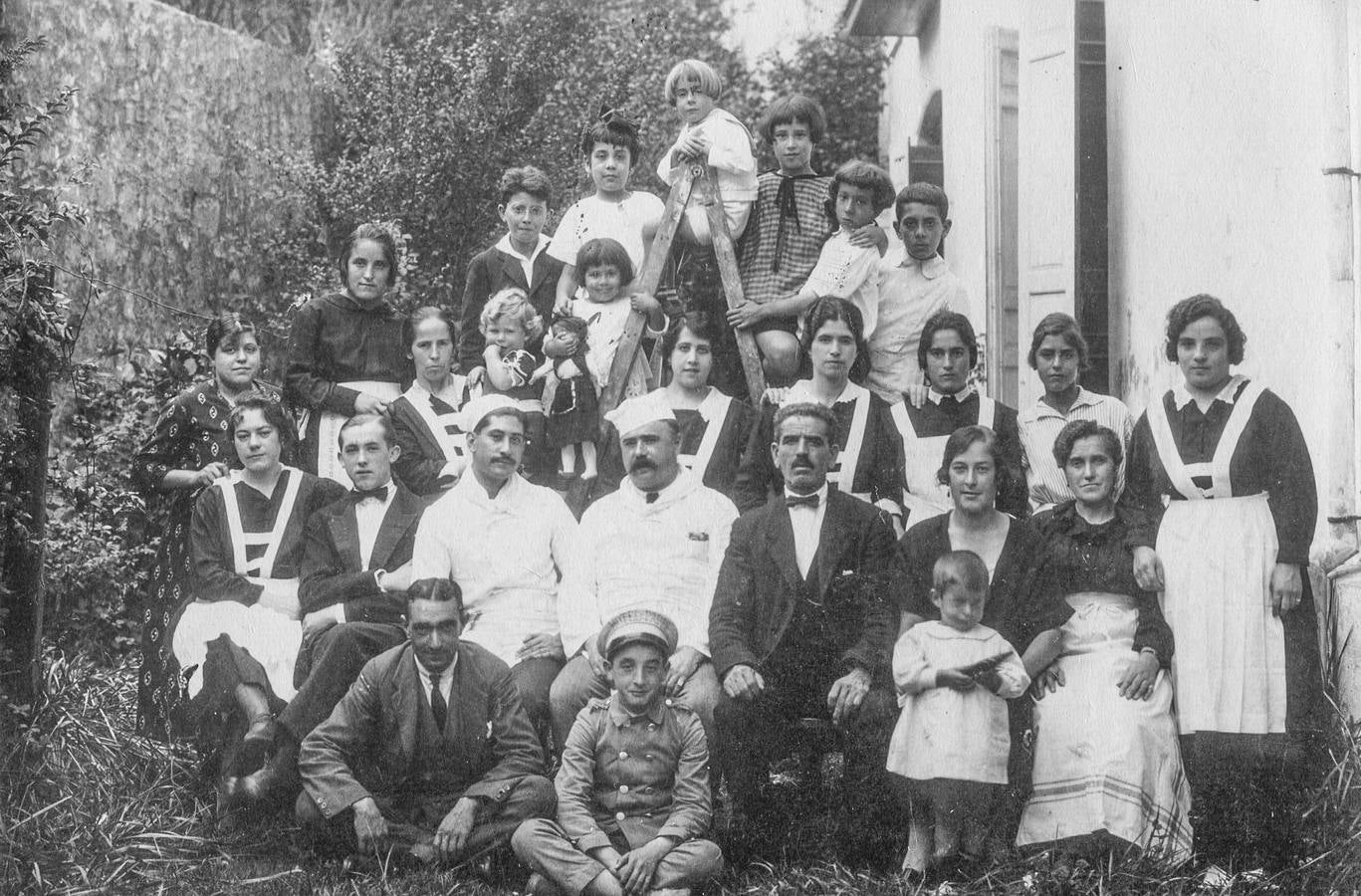 La familia que durante más de un siglo ha regentado el establecimiento dona parte de sus bienes a los museos