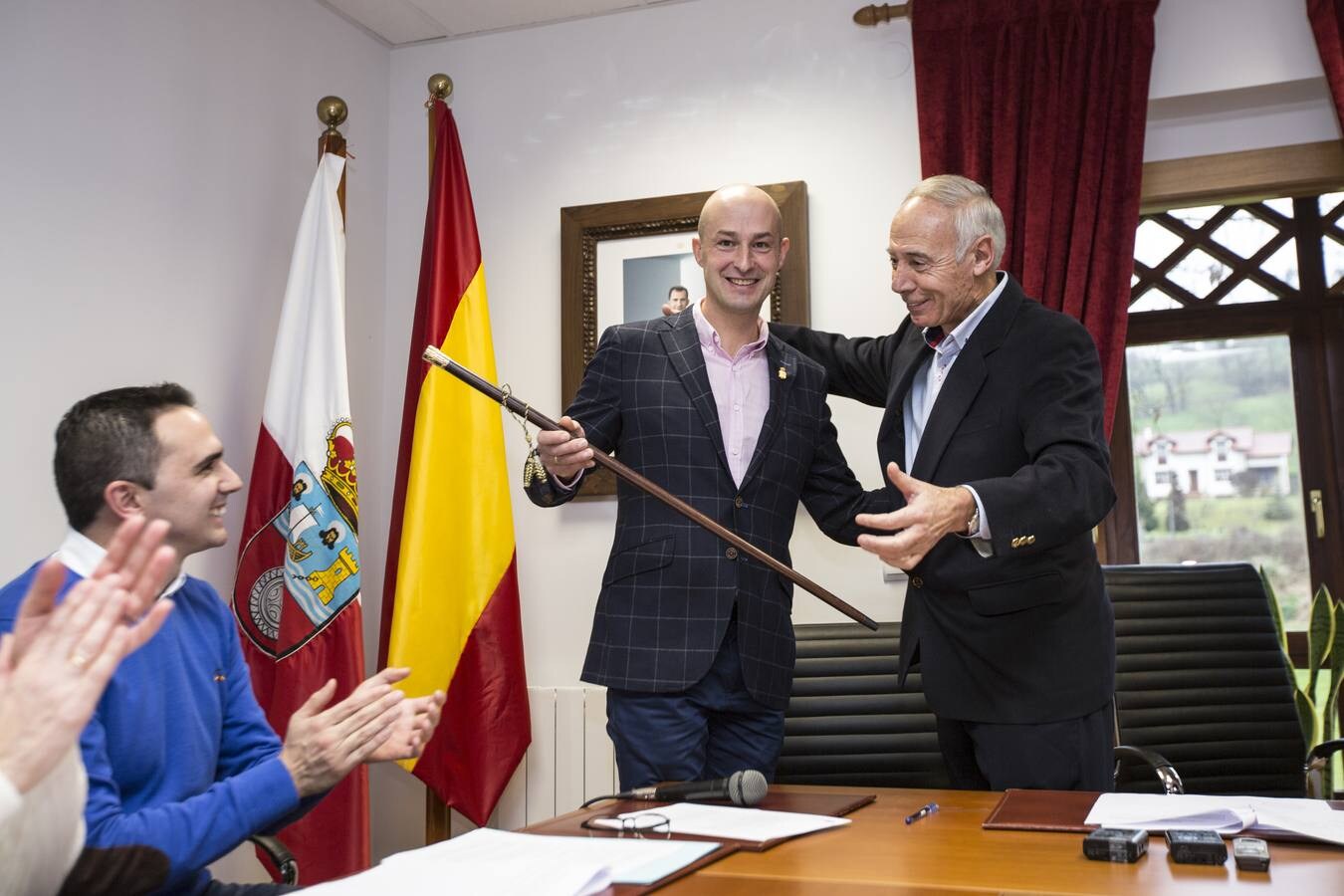 El regionalista Óscar Villegas ha sido elegido hoy por unanimidad nuevo alcalde de Puente Viesgo, después de la renuncia de su antecesor, Rafael Lombilla, primer edil de este municipio desde el año 1991.