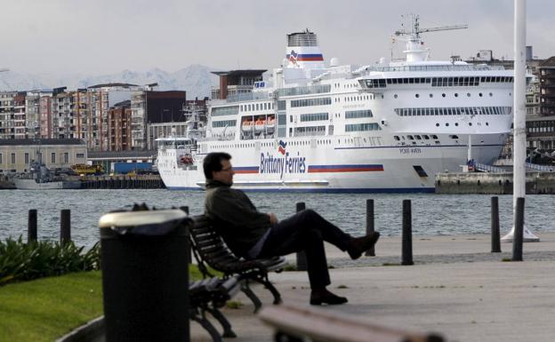 La compañía francesa Brittany Ferries ya une Santander con el puerto de Plymouth y Portsmouth.