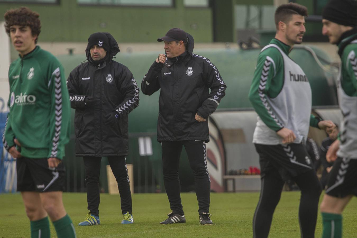 Entrenamiento del Racing para preparar el partido ante el Mirandés