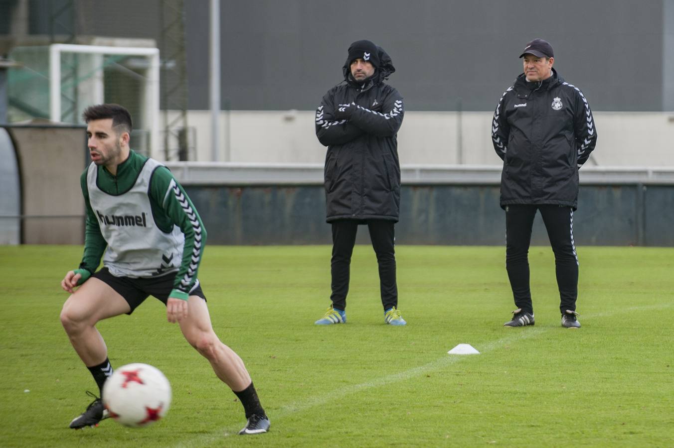 Entrenamiento del Racing para preparar el partido ante el Mirandés