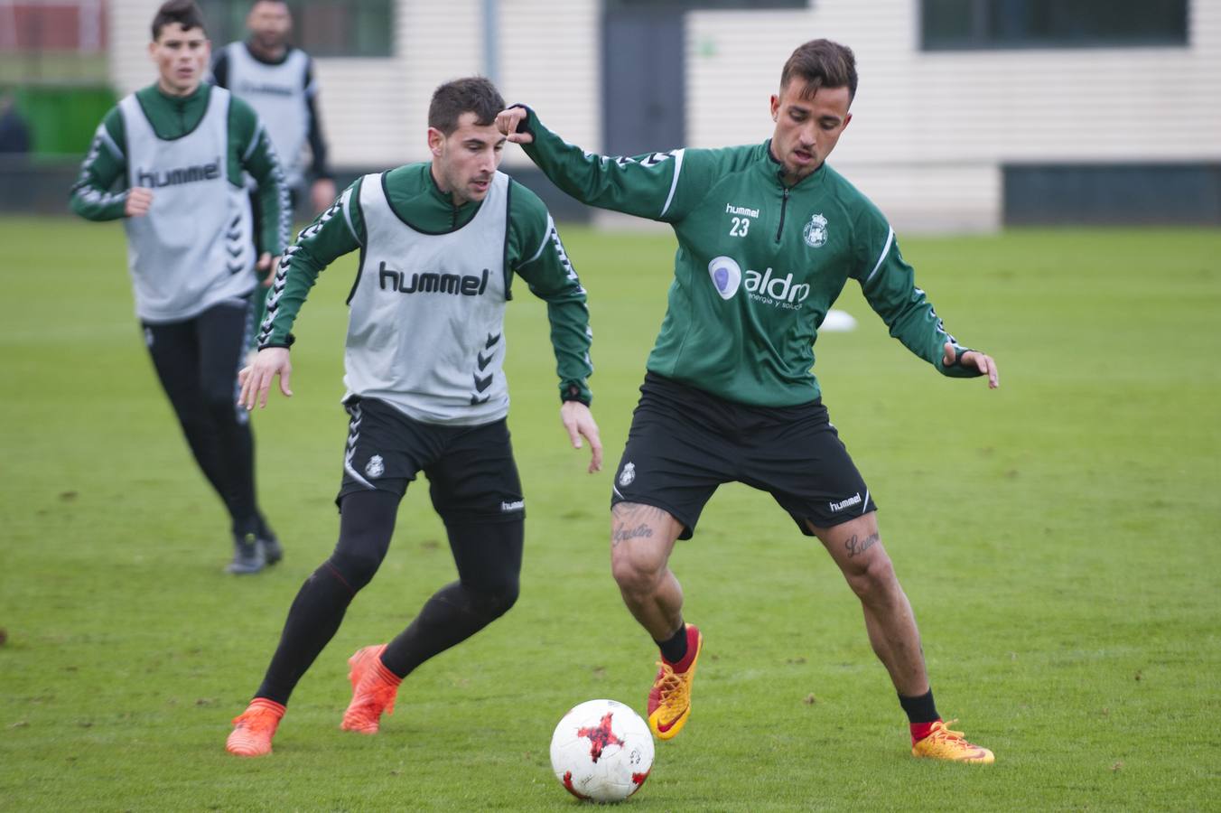 Entrenamiento del Racing para preparar el partido ante el Mirandés