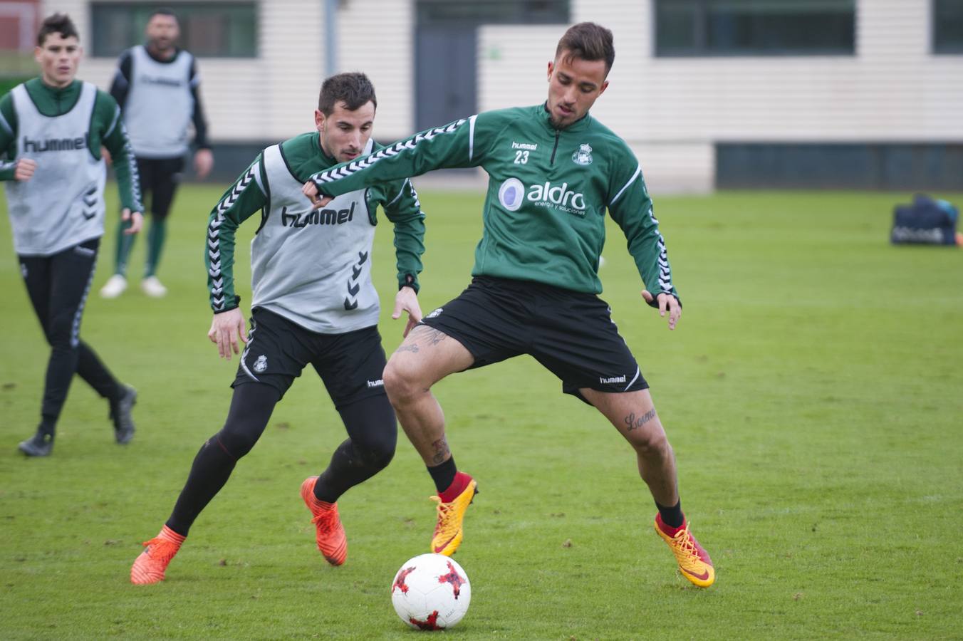 Entrenamiento del Racing para preparar el partido ante el Mirandés