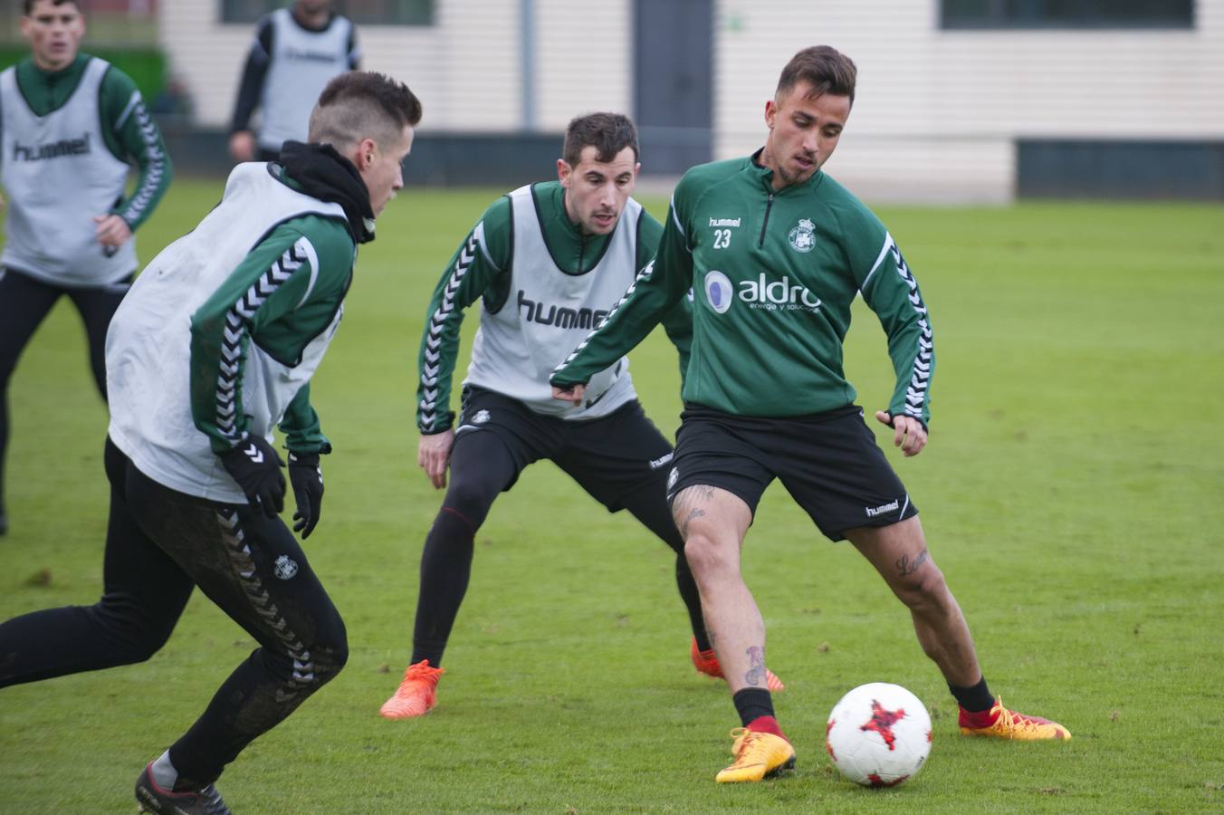 Entrenamiento del Racing para preparar el partido ante el Mirandés