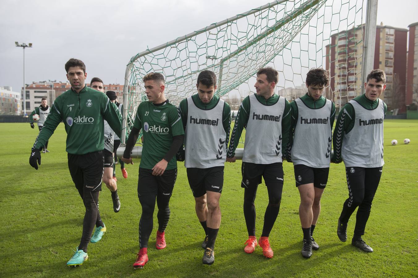 Entrenamiento del Racing para preparar el partido ante el Mirandés