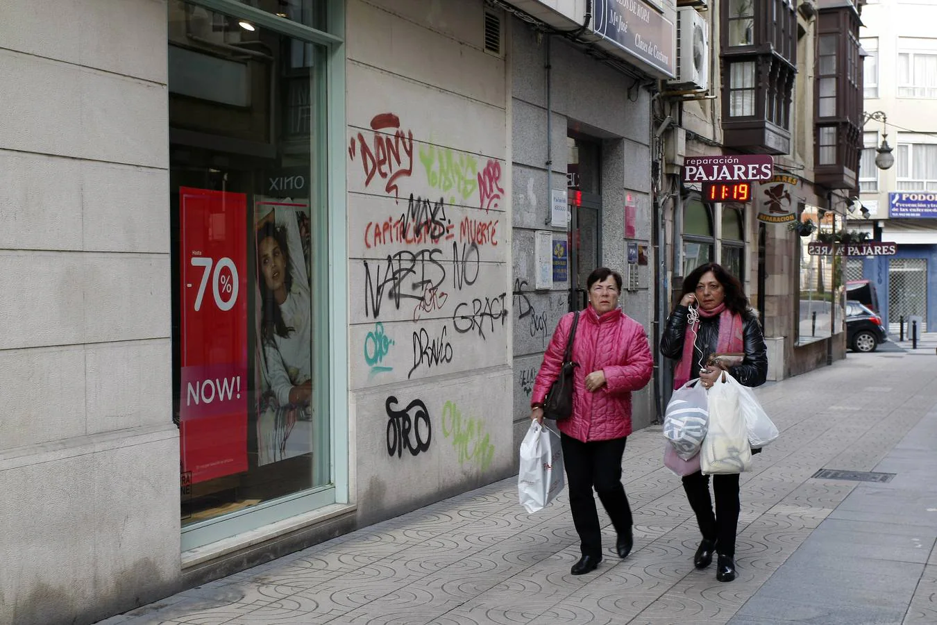 Pintadas y grafitis en las calles de Torrelavega