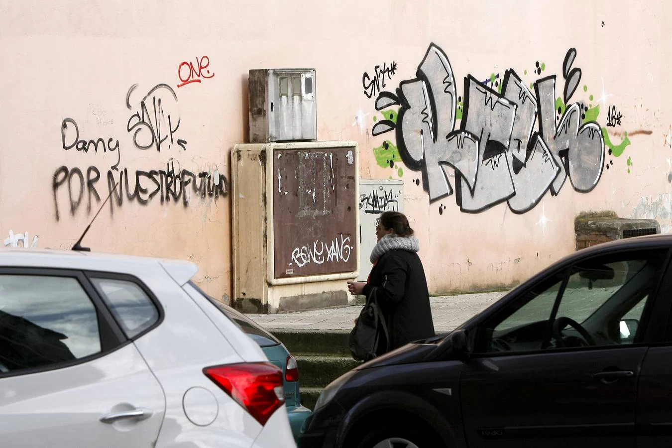 Pintadas y grafitis en las calles de Torrelavega