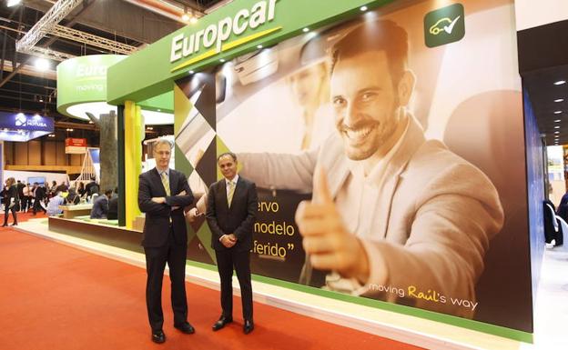 Tobías Zisik (i) y José María González en Fitur. 