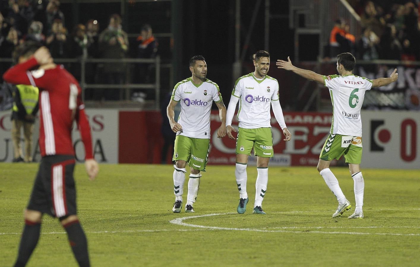 El equipo cántabro sumó una sufrida victoria en el campo del Mirandés.