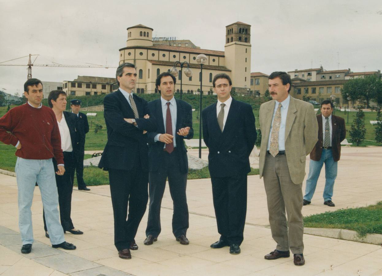 Imagen de 1995 siendo alcalde de El Astillero